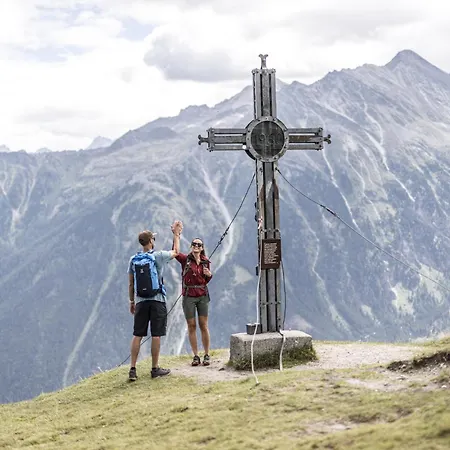 Haus Alpenfrieden B&B 겔로스