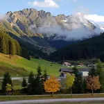 Haus Alpenfrieden לינה וארוחת בוקר גרלוס